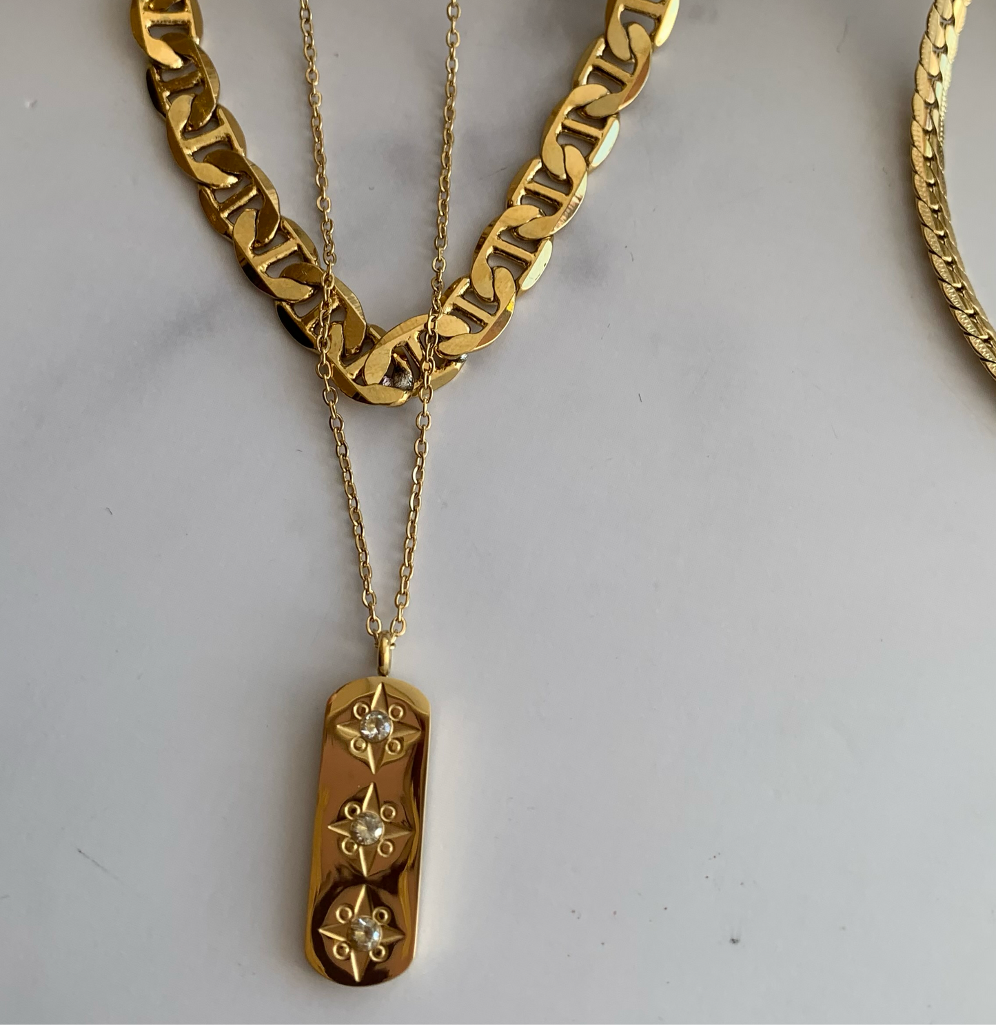 Classic chunky golden necklace