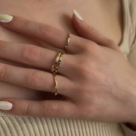 Round Spark Green Ring