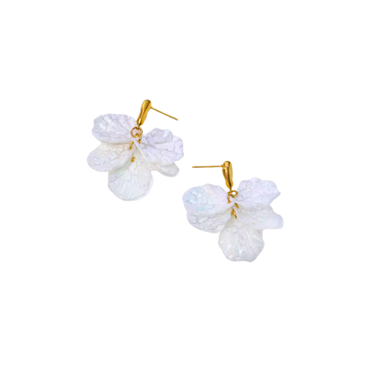 White flower golden earrings