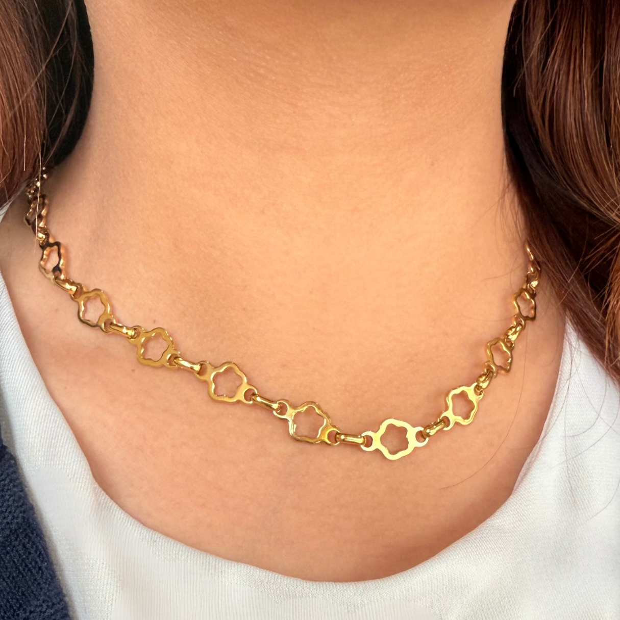 Golden Outline Flower Necklace