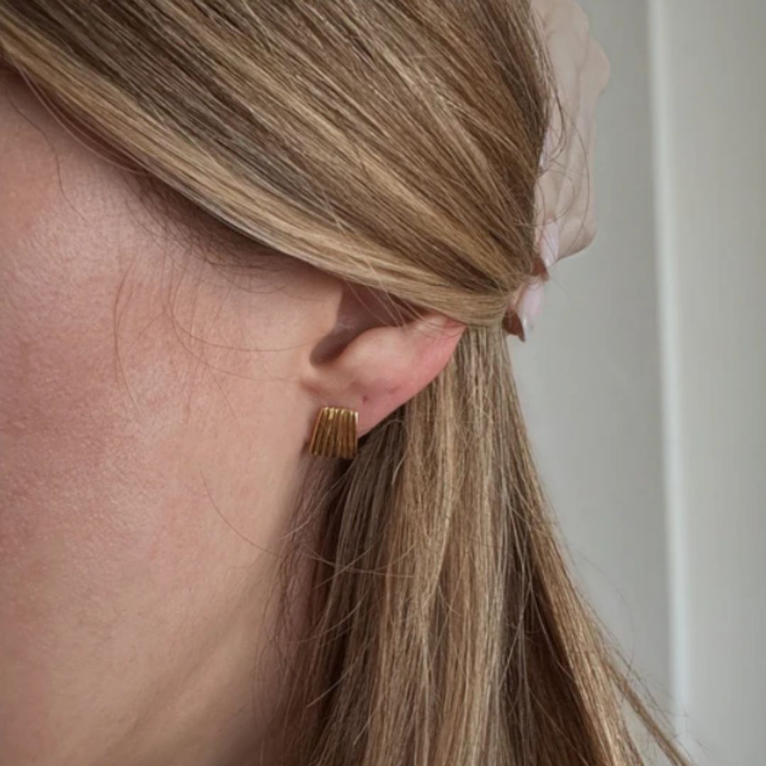 Square line studs