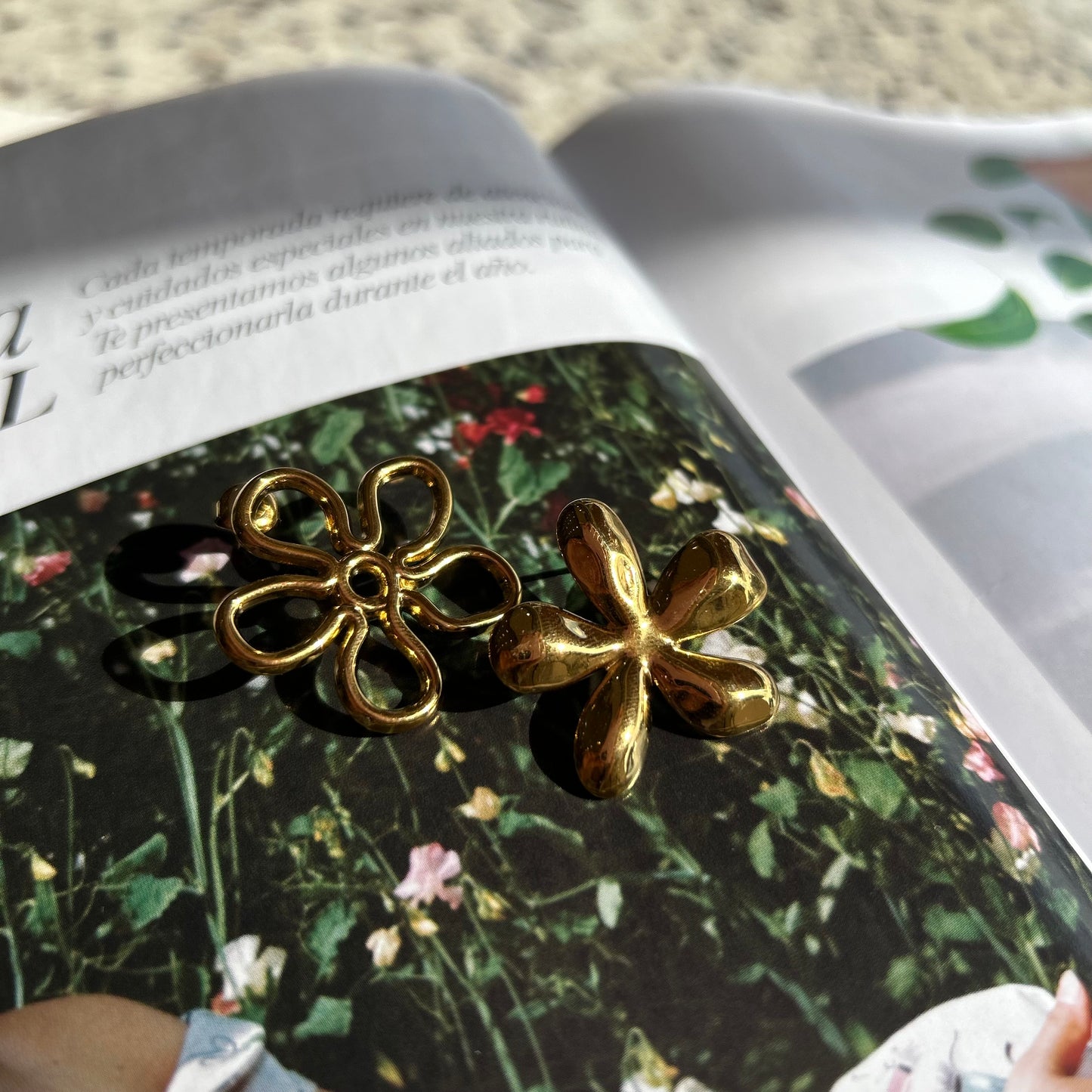 Golden earring irregular flower