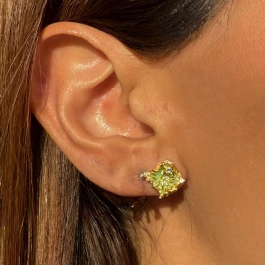 Green leaf golden studs