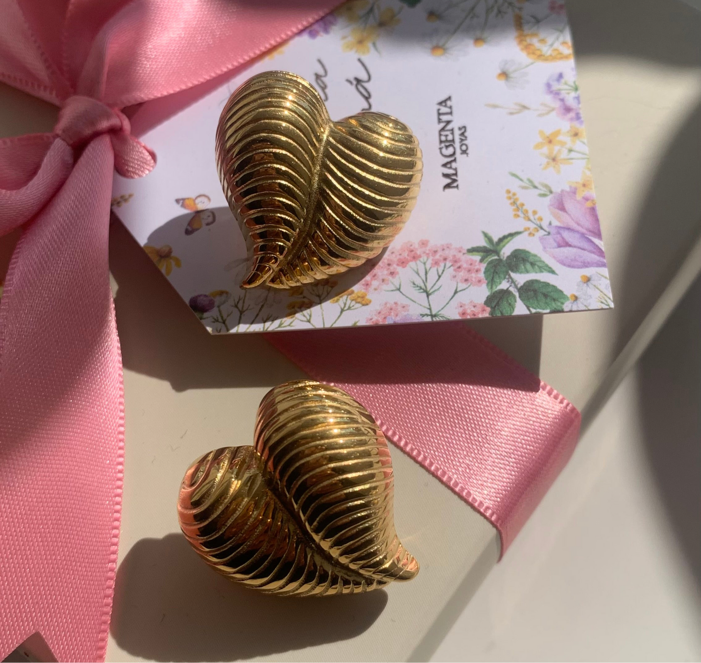 Eggy golden earrings