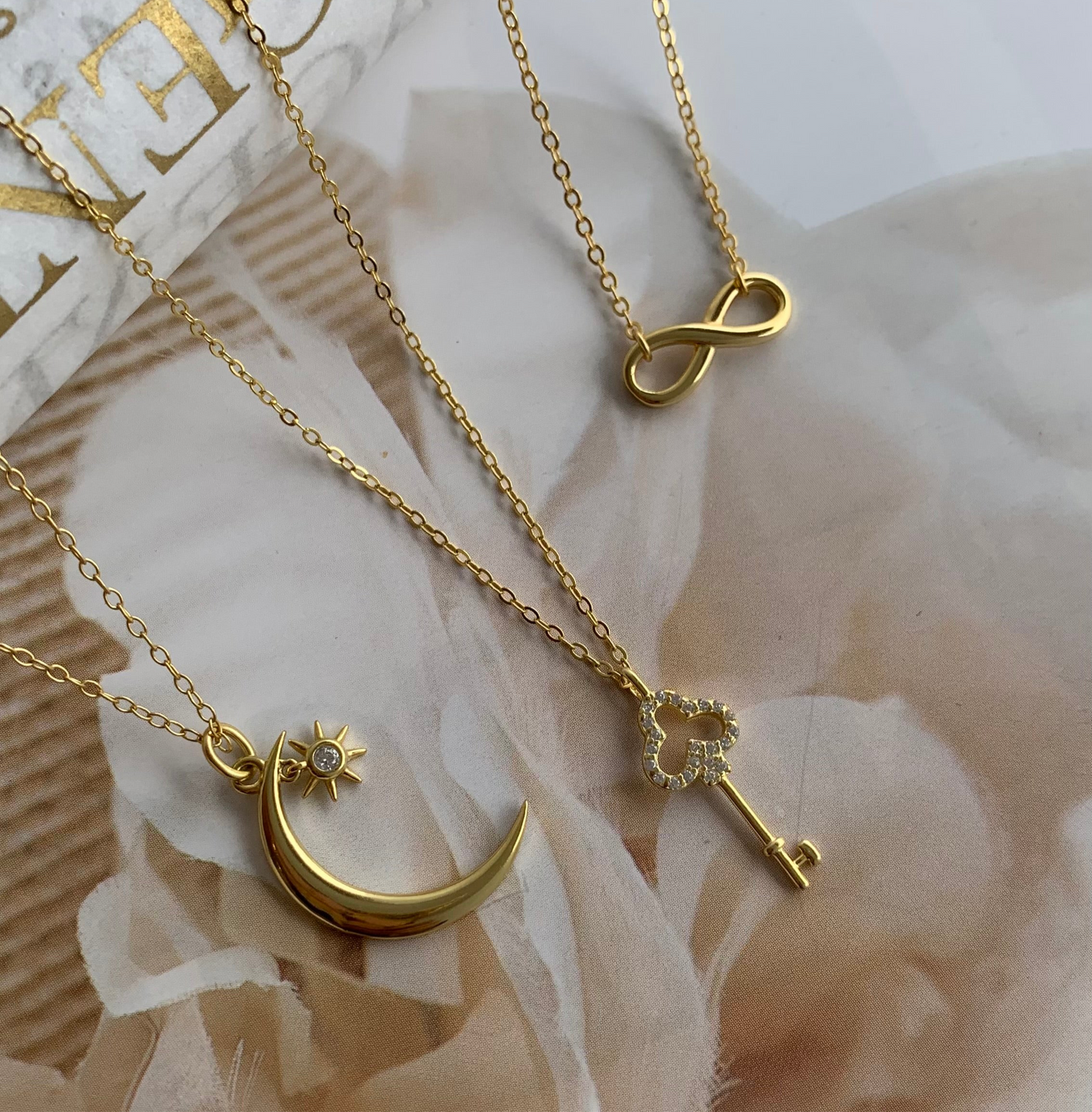 MOONLIGHT STAR NECKLACE