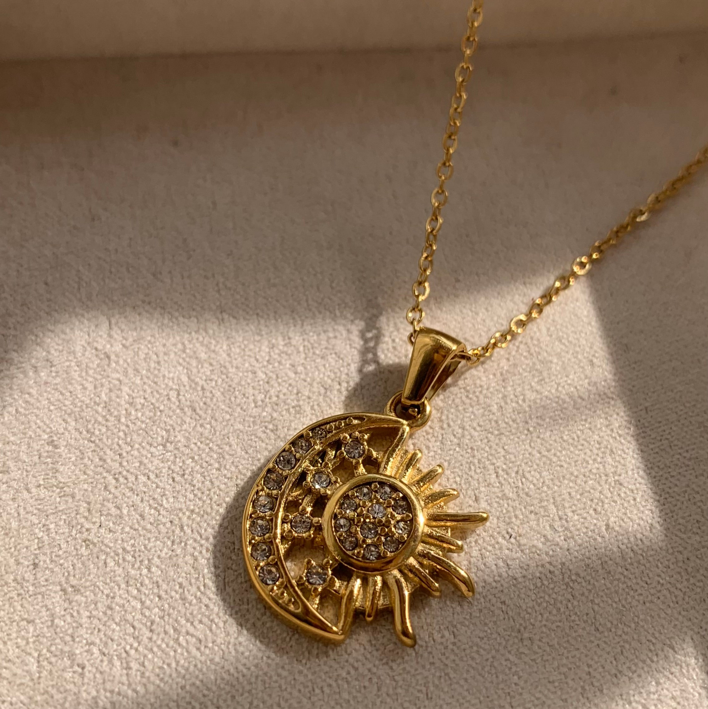 Eclipse golden necklace