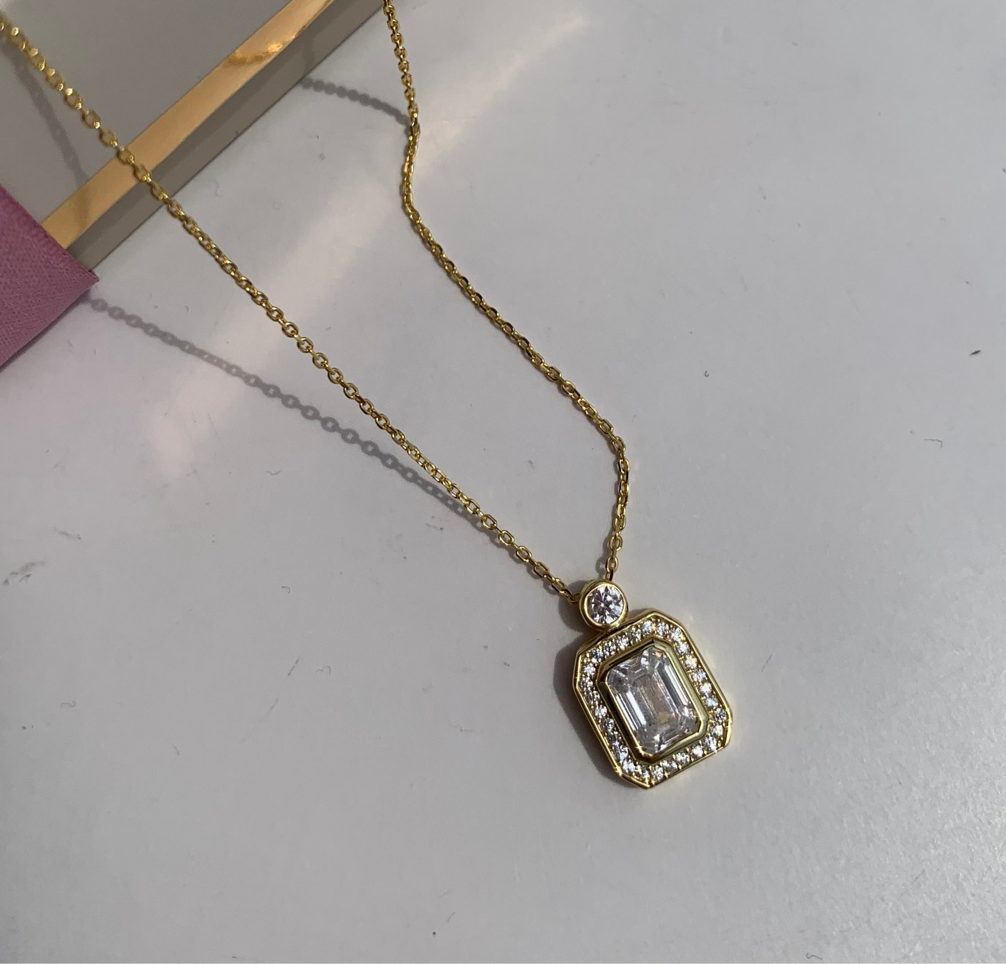 Golden square spark necklace