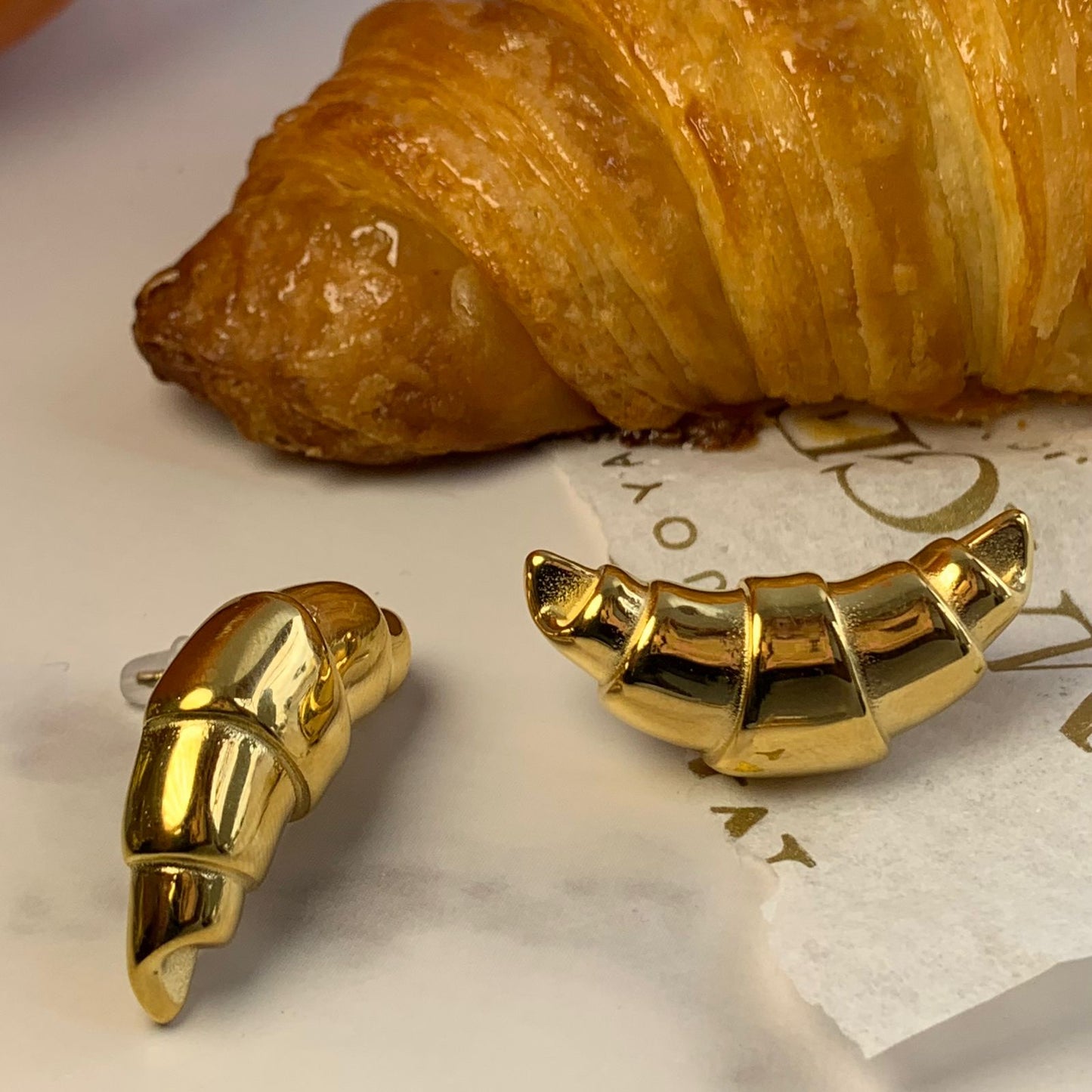 Croissant golden earrings