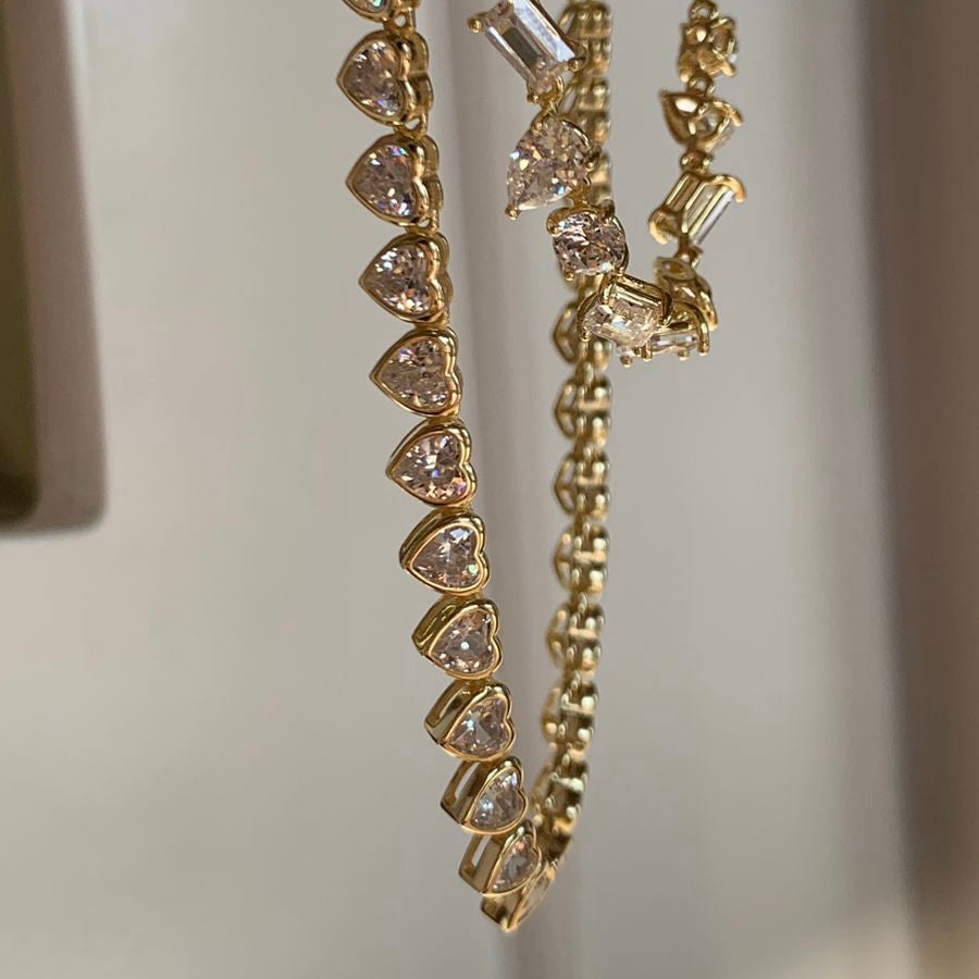 Figured tennis necklace