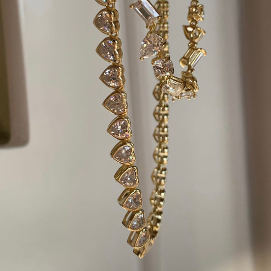 Figured tennis necklace