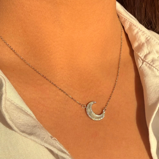 Pearl moon necklace