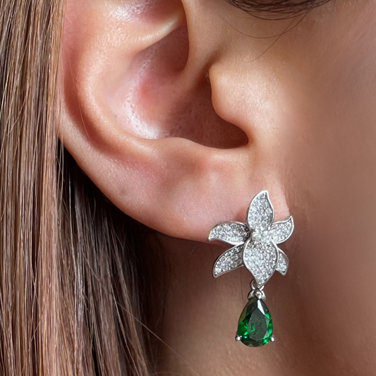 Van emerald flower earrings