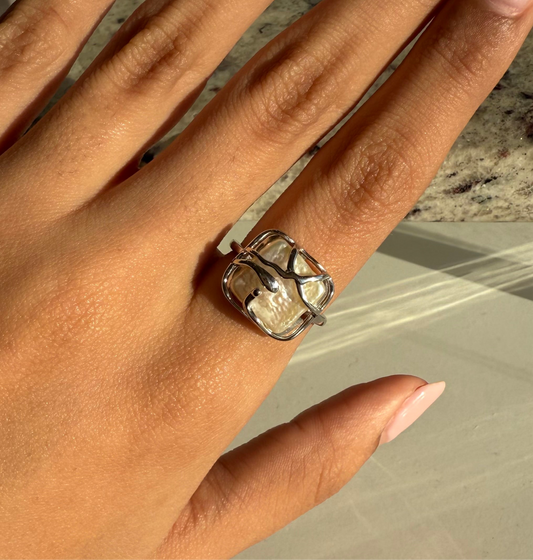 Silver ring pearl