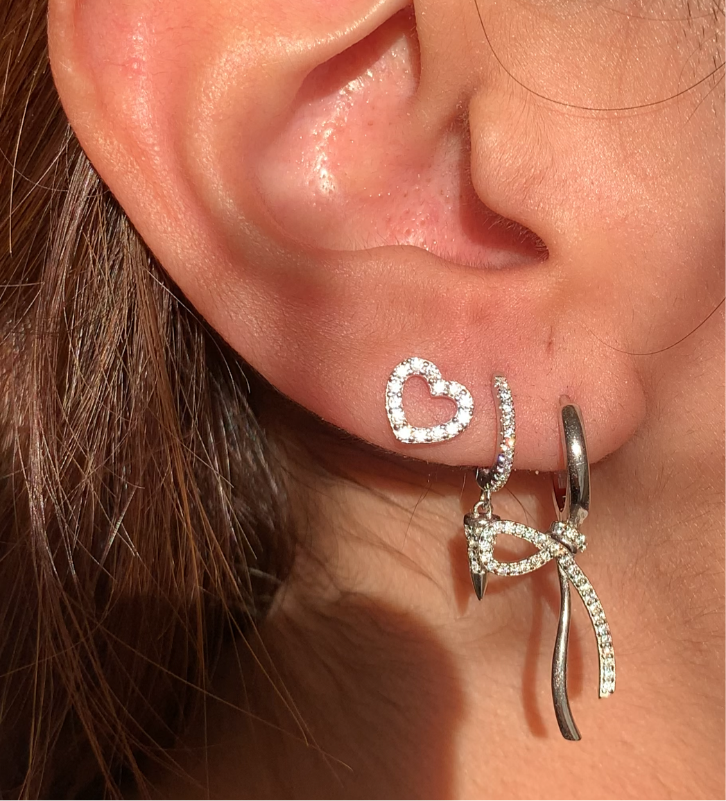 OUTLINED SILVER SPARK HEART STUDS