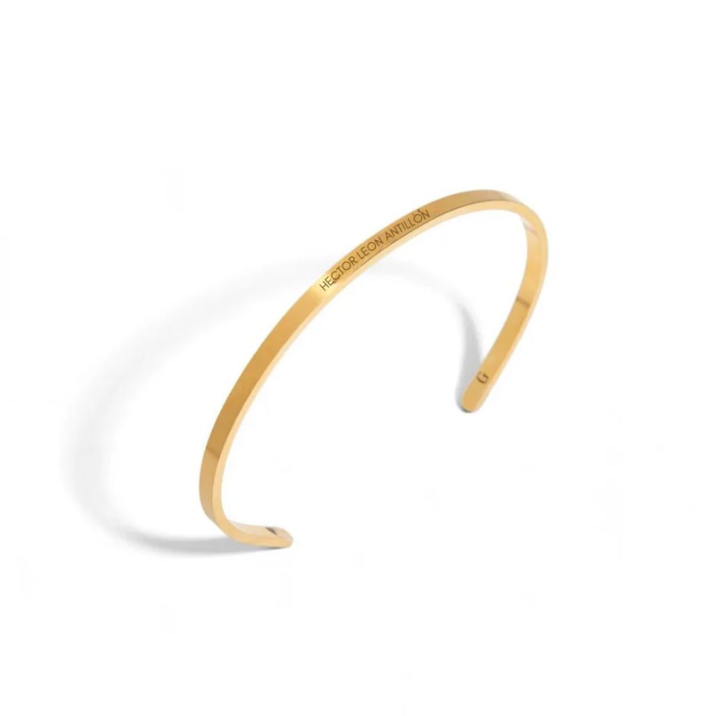 Golden personalized dainty bracelet